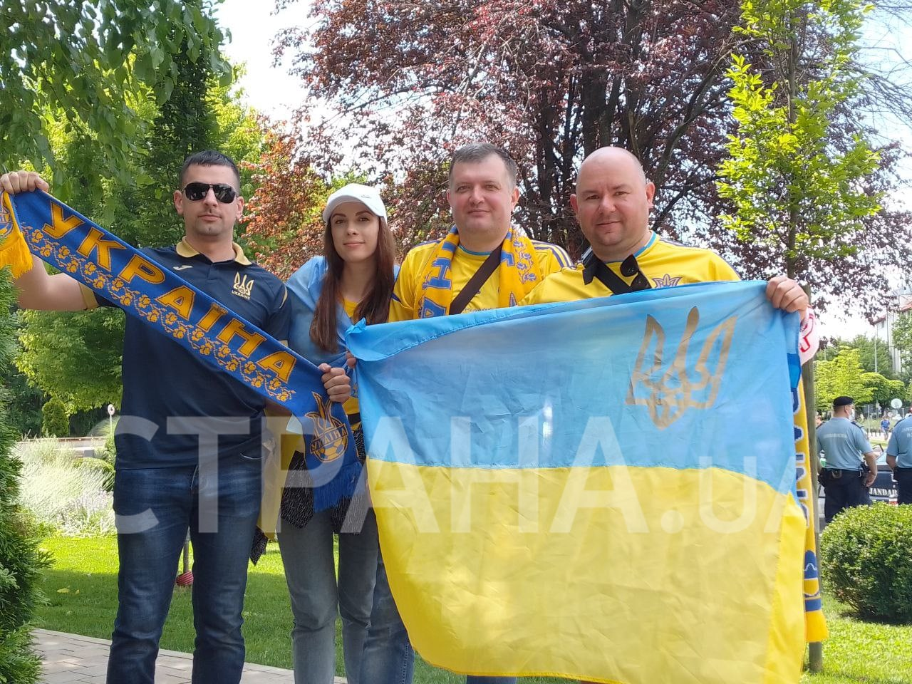 Болельщики сборной Украины перед игрой Украина - Северная Македония