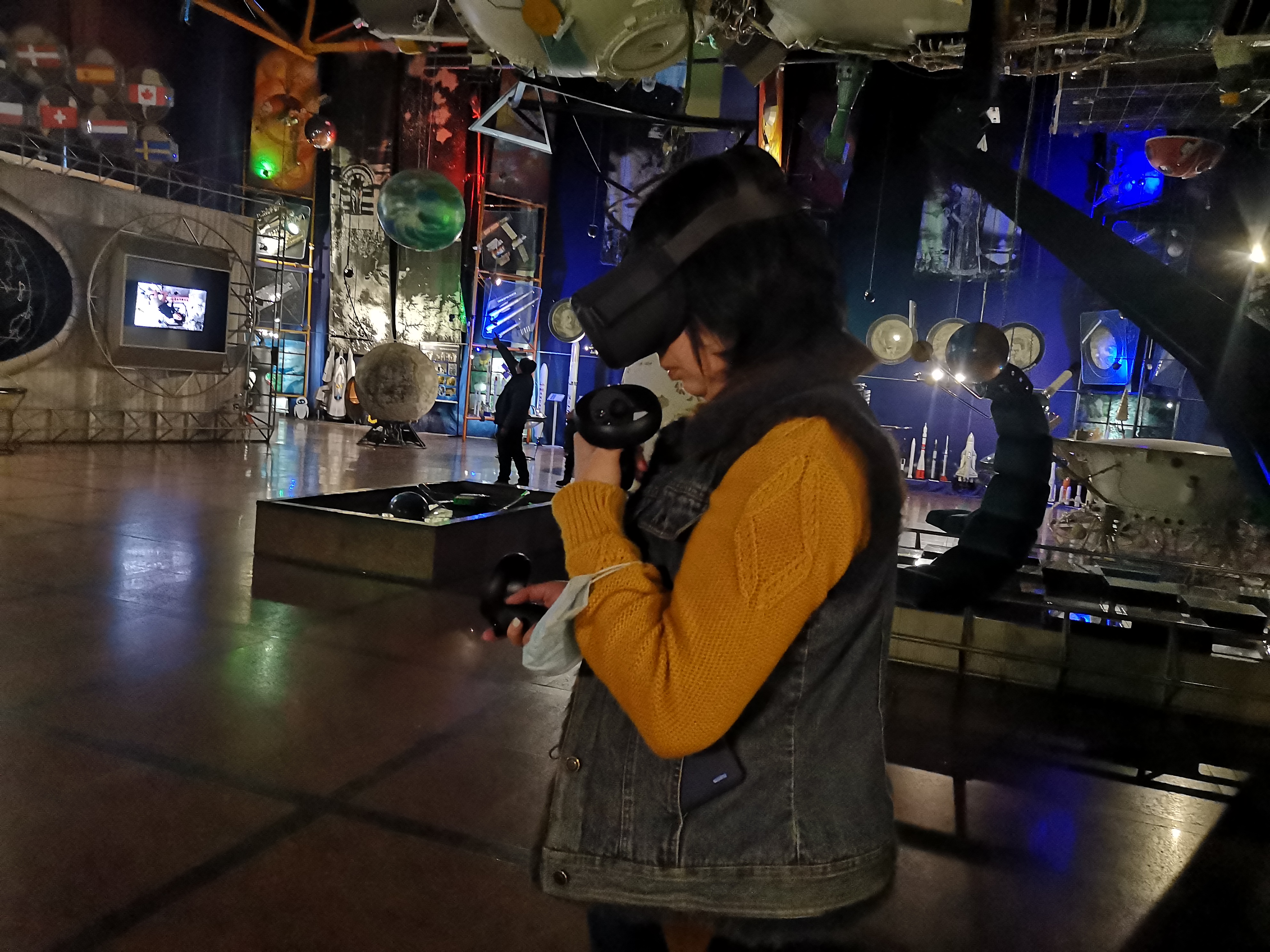 Очки виртуальной реальности в музее космонавтики в Житомире 