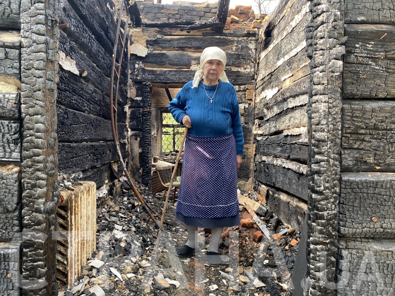 Мать Николая Чауса живет в сгоревшем доме