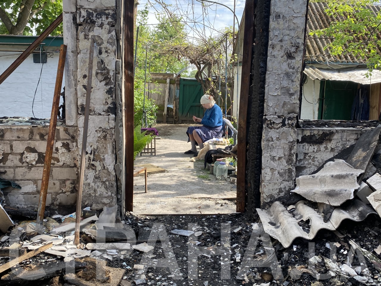 Мать Николая Чауса живет в доме после пожара