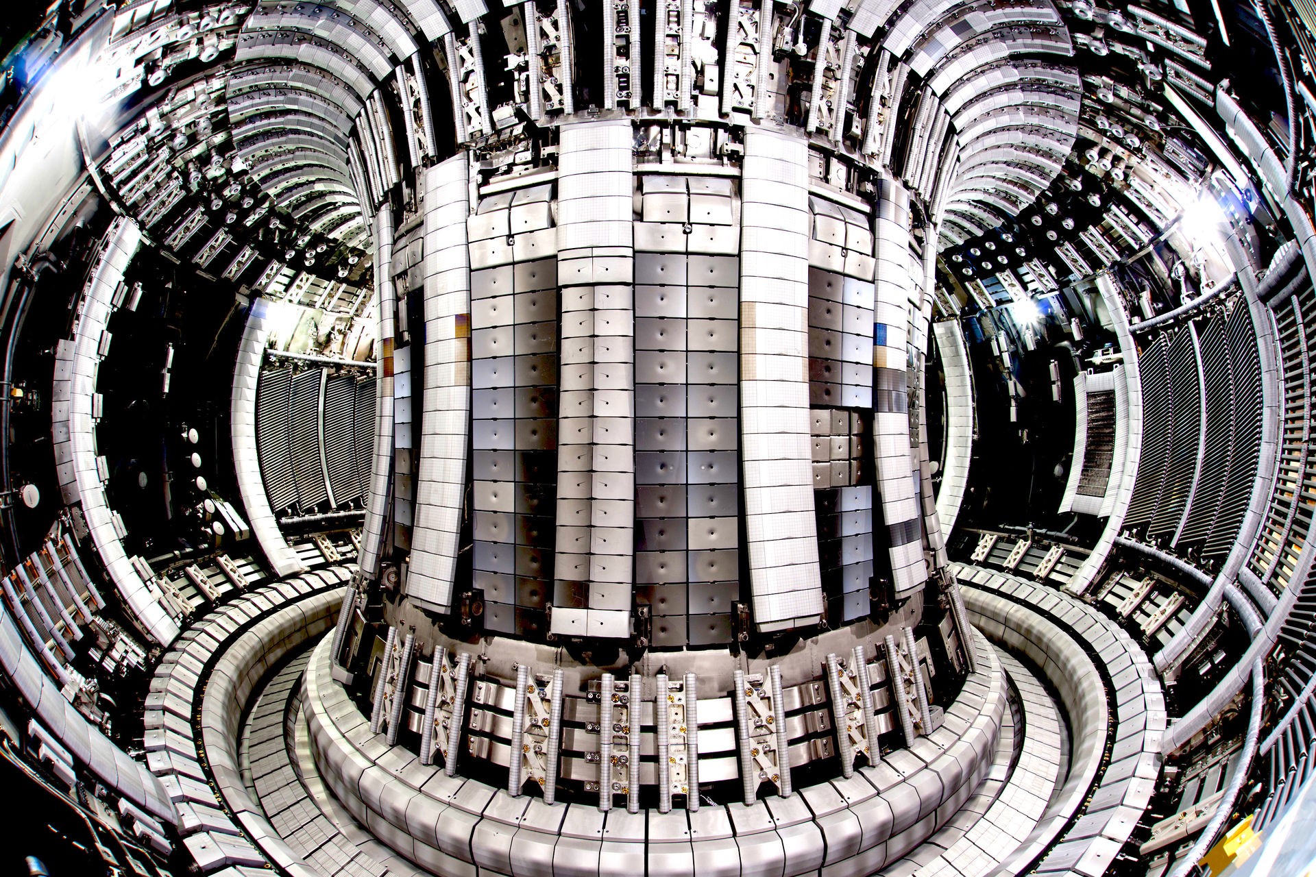 Реакторная камера, вид изнутри