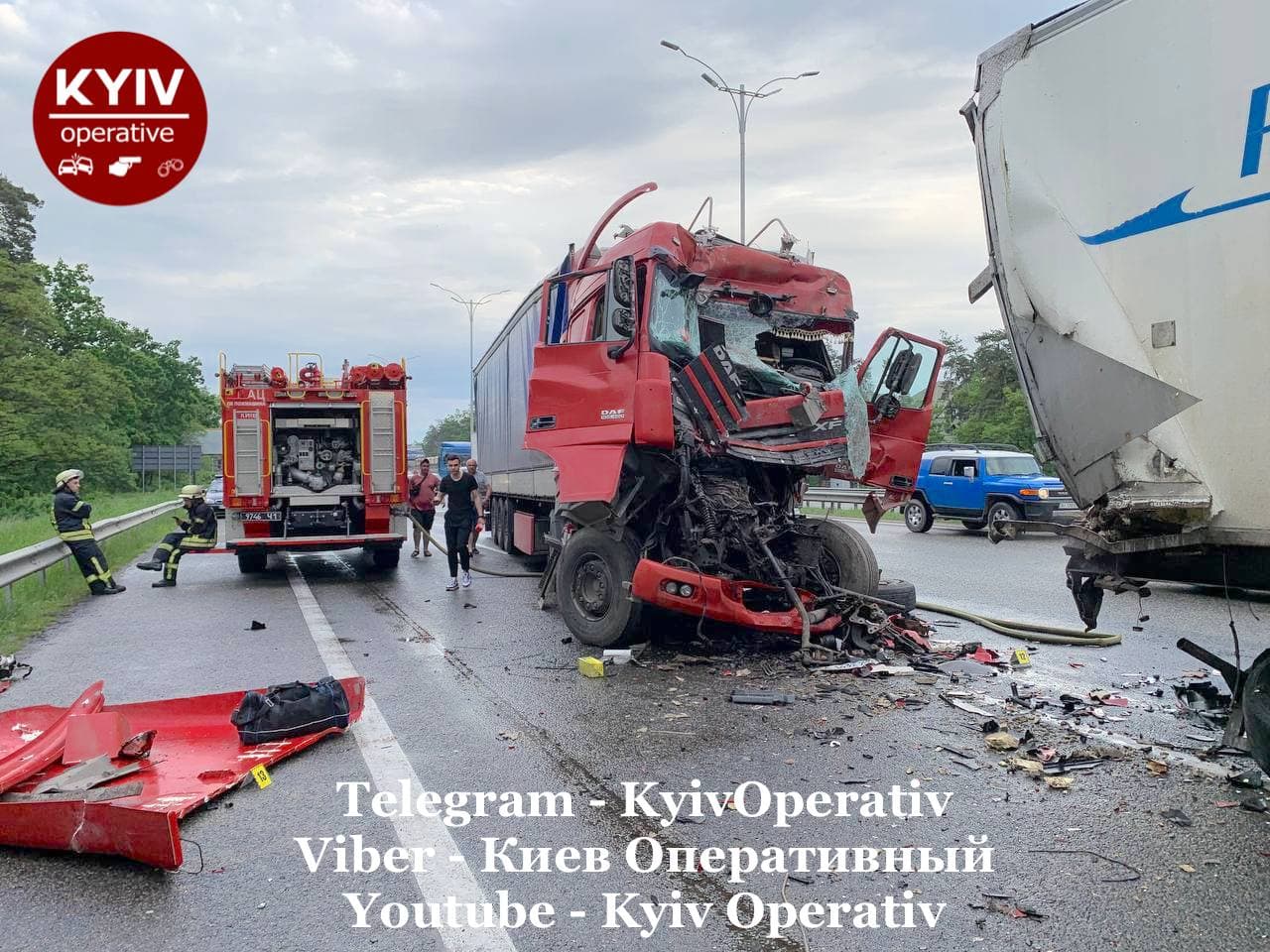 Шесть грузовиков столкнулись при въезде в Киев по Бориспольской трассе