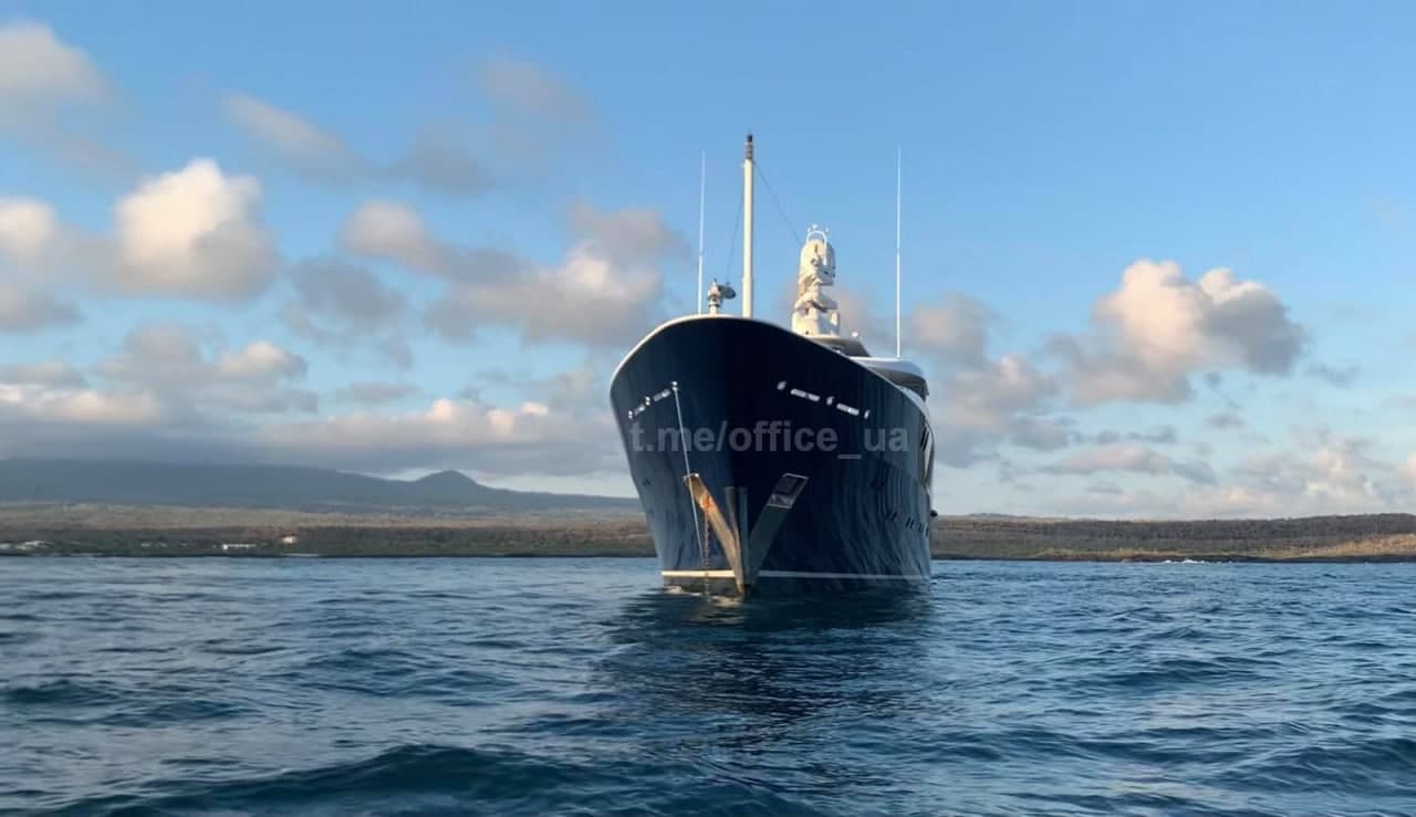 яхта, на которой отдыхает Петр Порошенко в Эквадоре