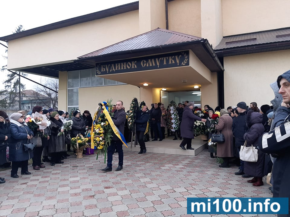 похороны погибшей бортпроводницы Марии Микитюк