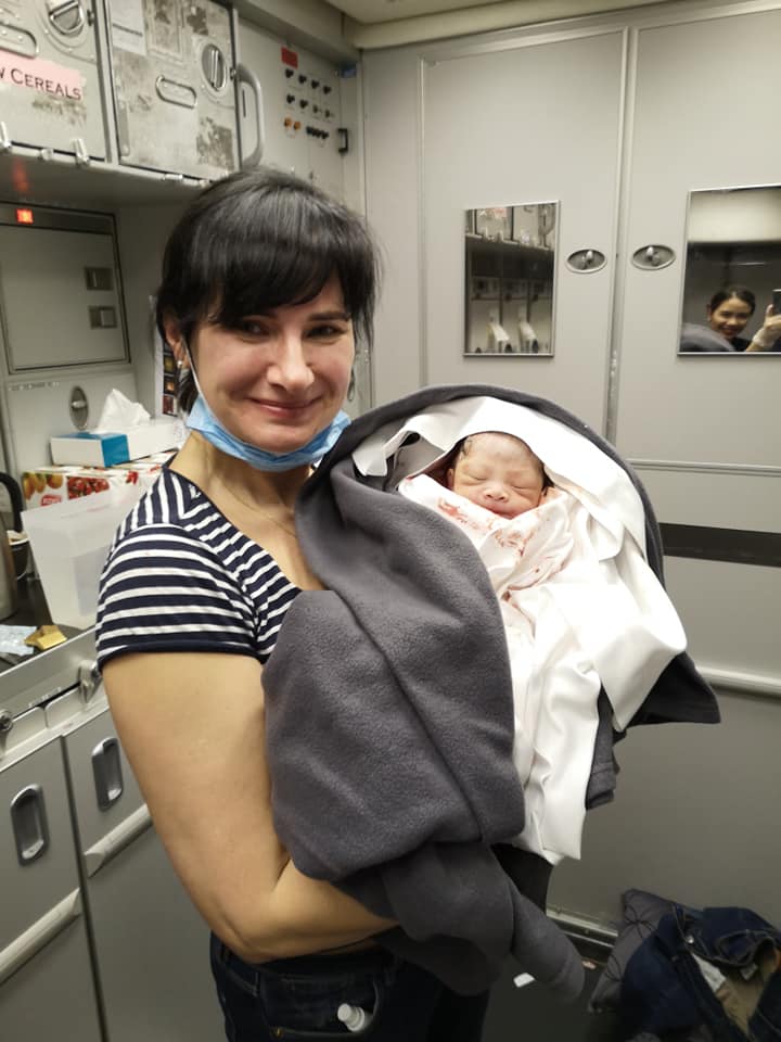 украинка и новорожденный малыш