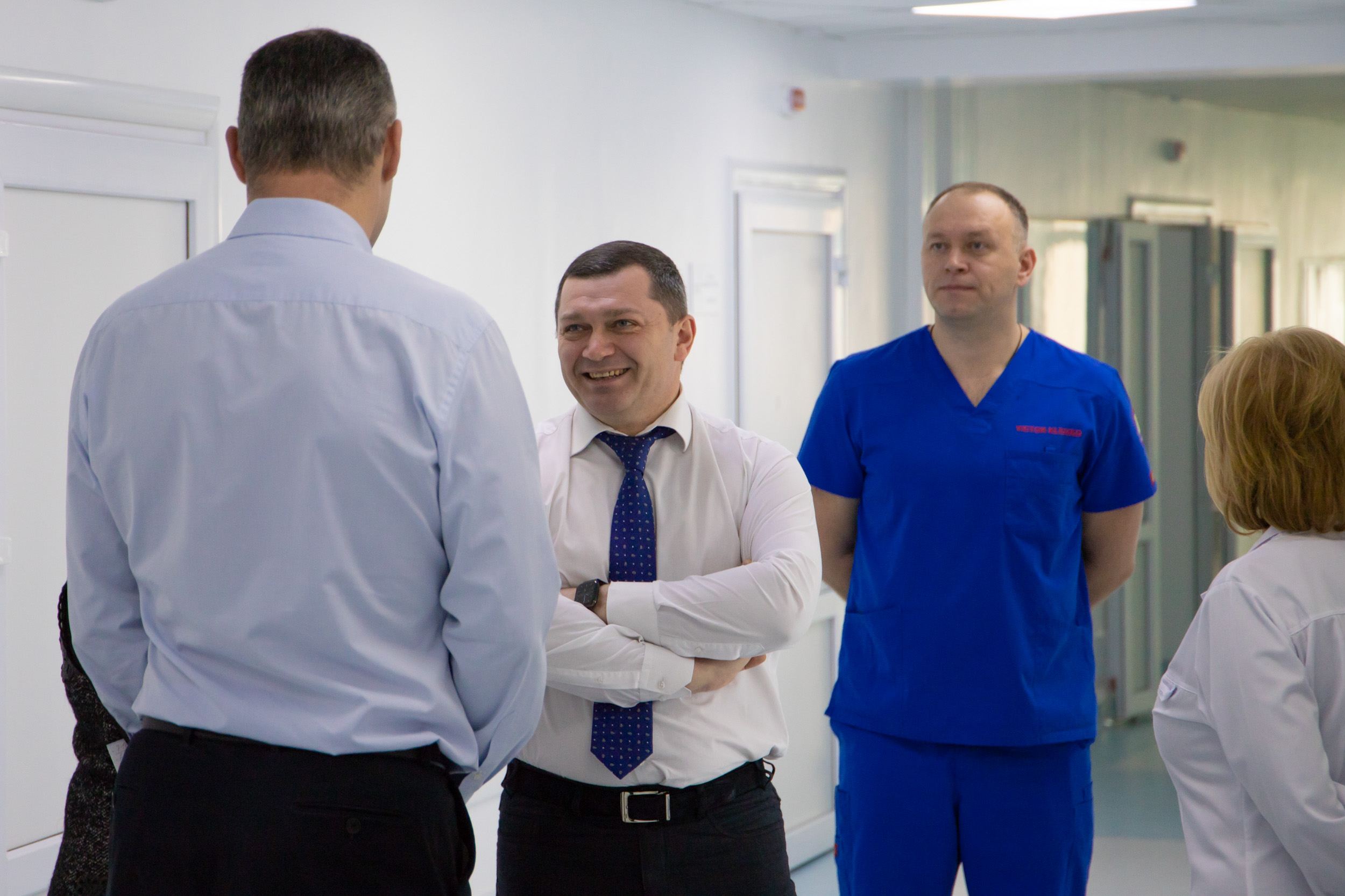 мэр Виталий Кличко с врачами больницы