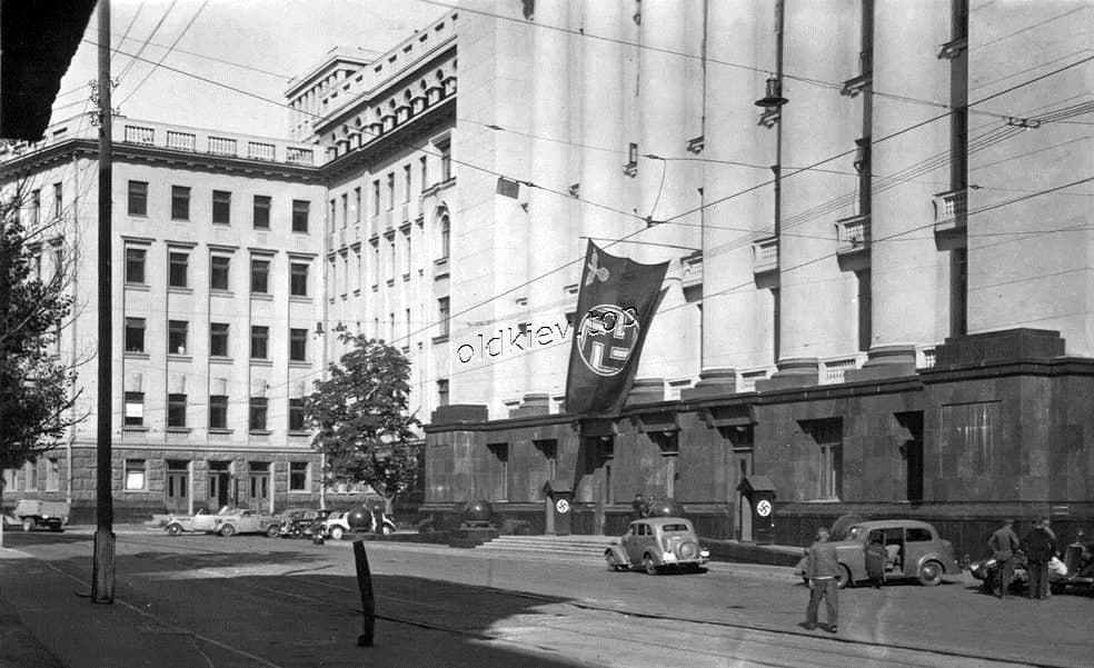 Историческое фото Банковой, 1941 год