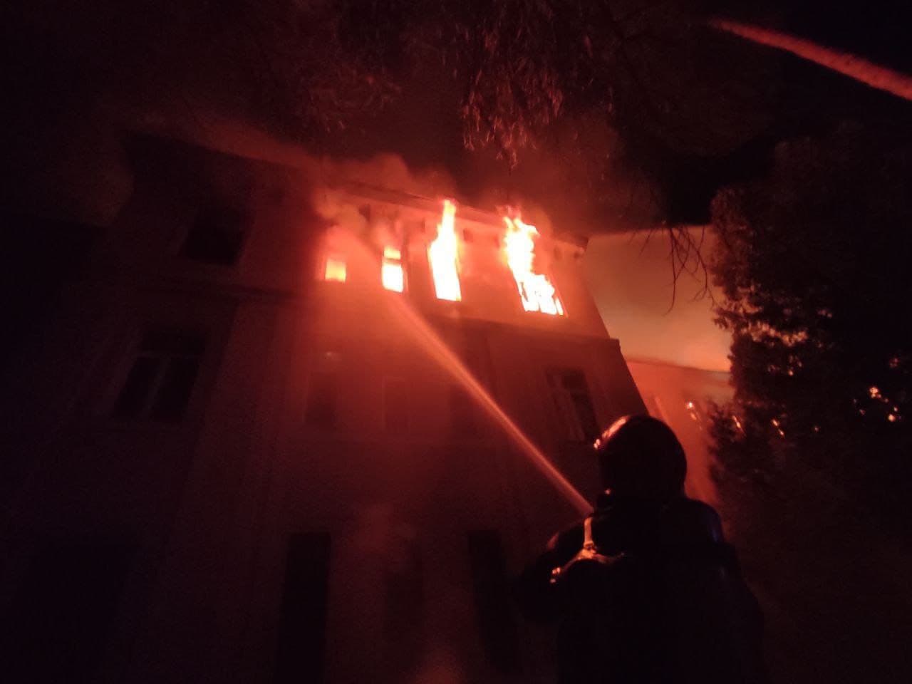 Пожар в гимназии в Киеве. Фото: ГСЧС