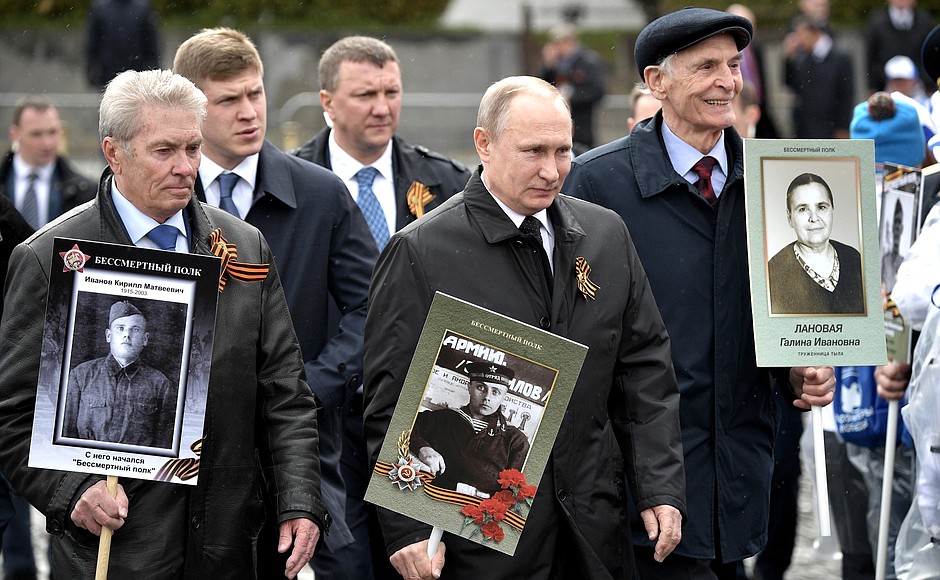 Путин с портретом отца