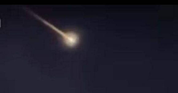Падением метеорита. Фото: Твиттер