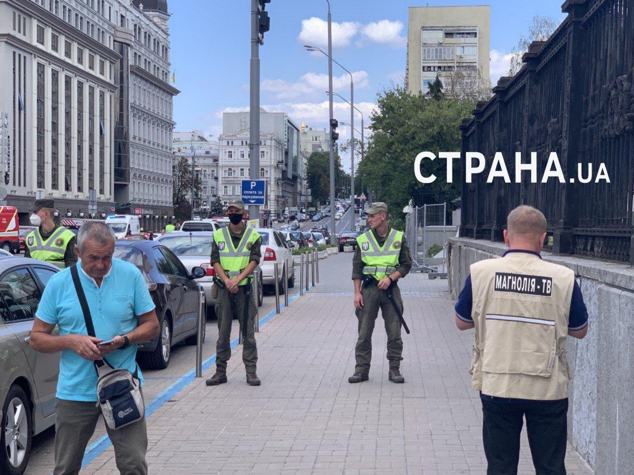 Фото с места захвата заложников в Киеве. "Страна""