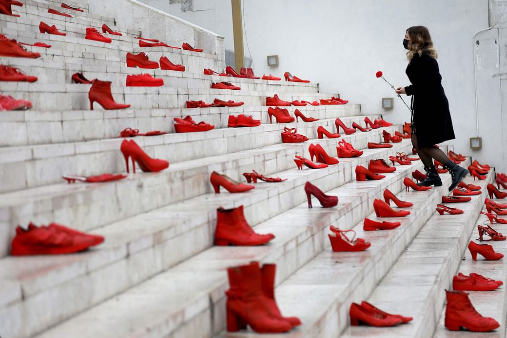 В Албании устроили инсталляцию с обувью