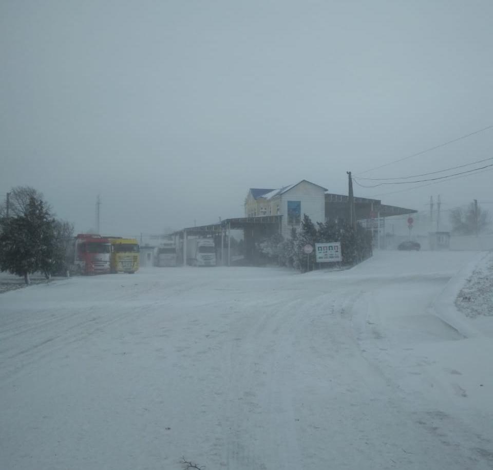 Непогода осложнила работу украинских КПП на границе с Молдавией. Фото: ГПСУ