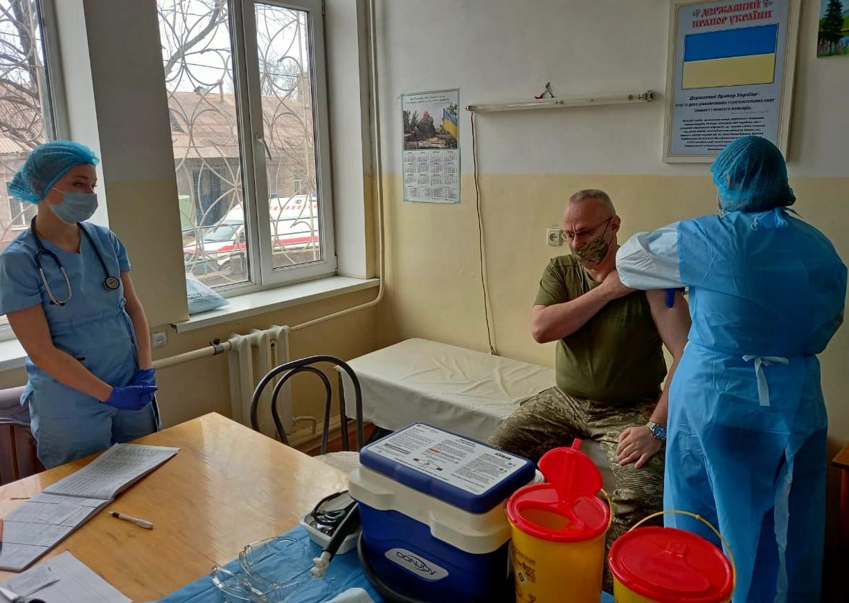 Хомчак вакцинировался от коронавируса. Фото: facebook.com/pressjfo.news