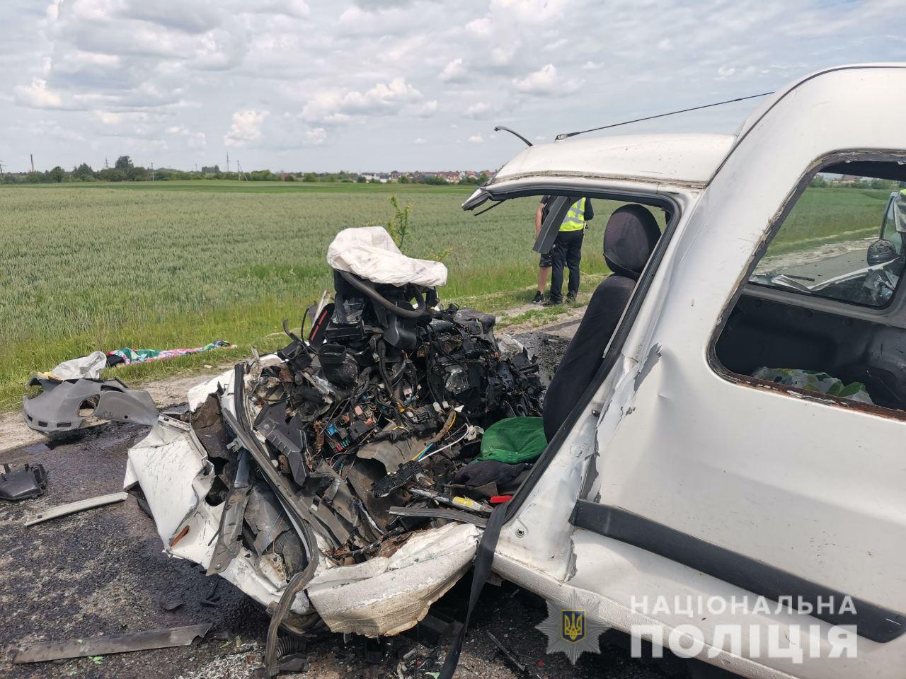 В Ровенской области произошла авария, погибли 2 человека. Фото: полиция