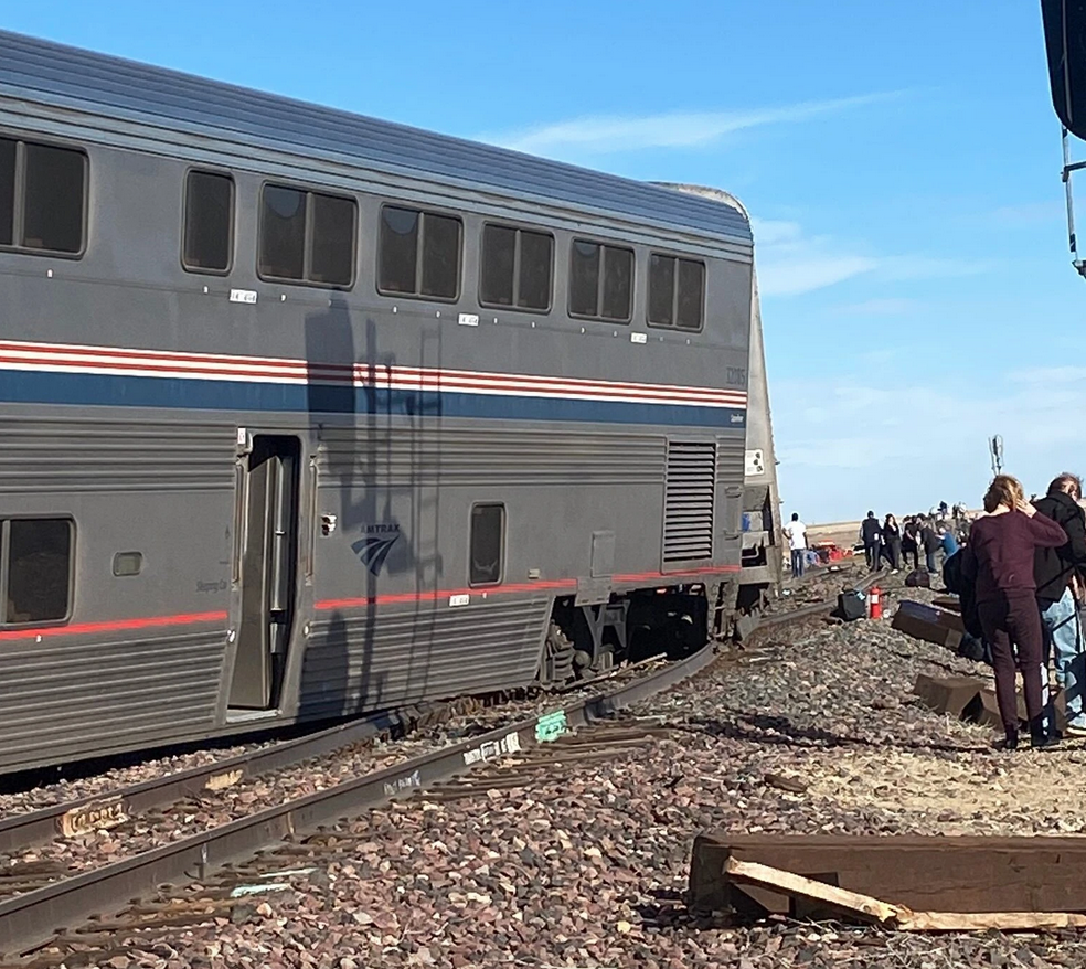 В США с рельсов сошел пассажирский поезд. Фото: Facebook