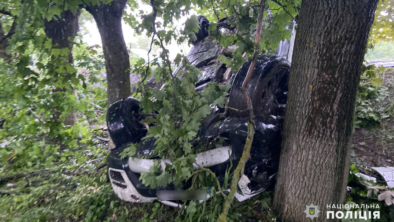 Под Николаевом пятеро подростков на BMW X5 попали в серьезную аварию. Фото с места ДТП