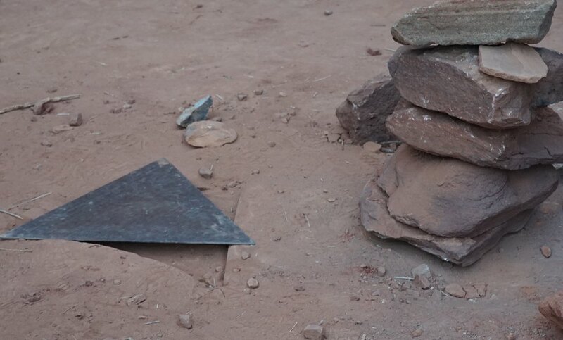 Из пустыни Юты загадочно исчез металлический монолит. Власти говорят, что они здесь ни при чем. Скриншот: Фейсбук