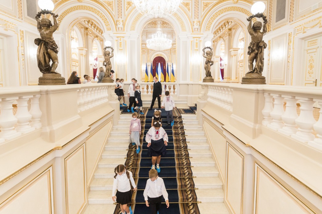Жена Зеленского устроила экскурсии по Мариинскому дворцу для детей с проблемами слуха. Фото: Офис президента