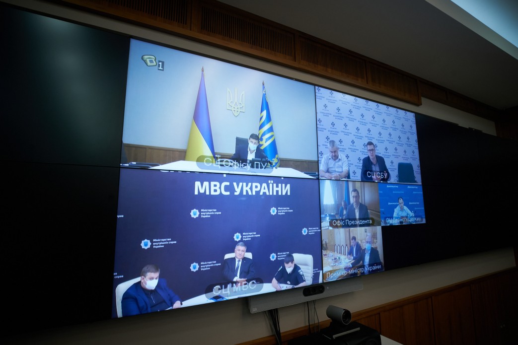 Зеленский в пустом кабинете пожаловался на перегруженные дороги в Украине. Фото: Офис президента
