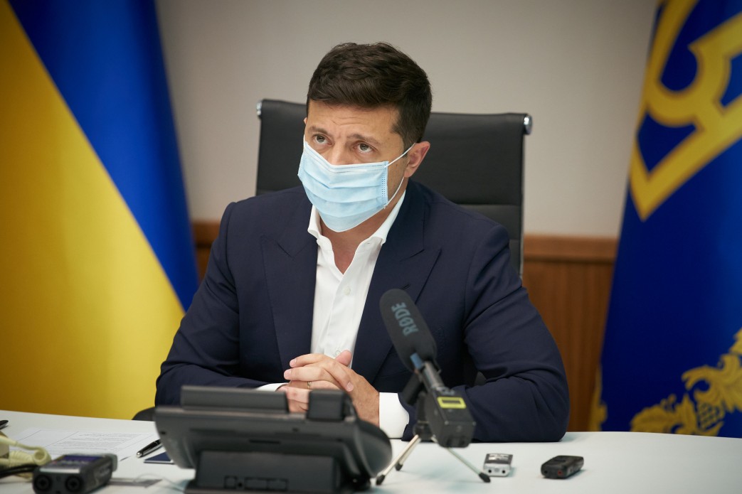 Зеленский в пустом кабинете пожаловался на перегруженные дороги в Украине. Фото: Офис президента