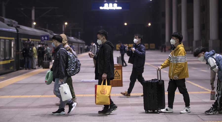 Китайцы разъезжаются из Уханя. Фото: Синьхуа