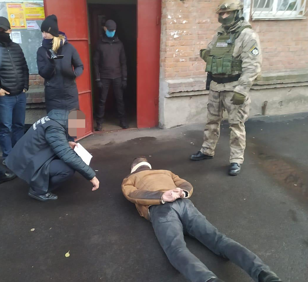В Житомире полиция задержала мужчину, который готовил заказное убийство коллеги по бизнесу за $15 тысяч. Фото. facebook.com/zhytomyr.police