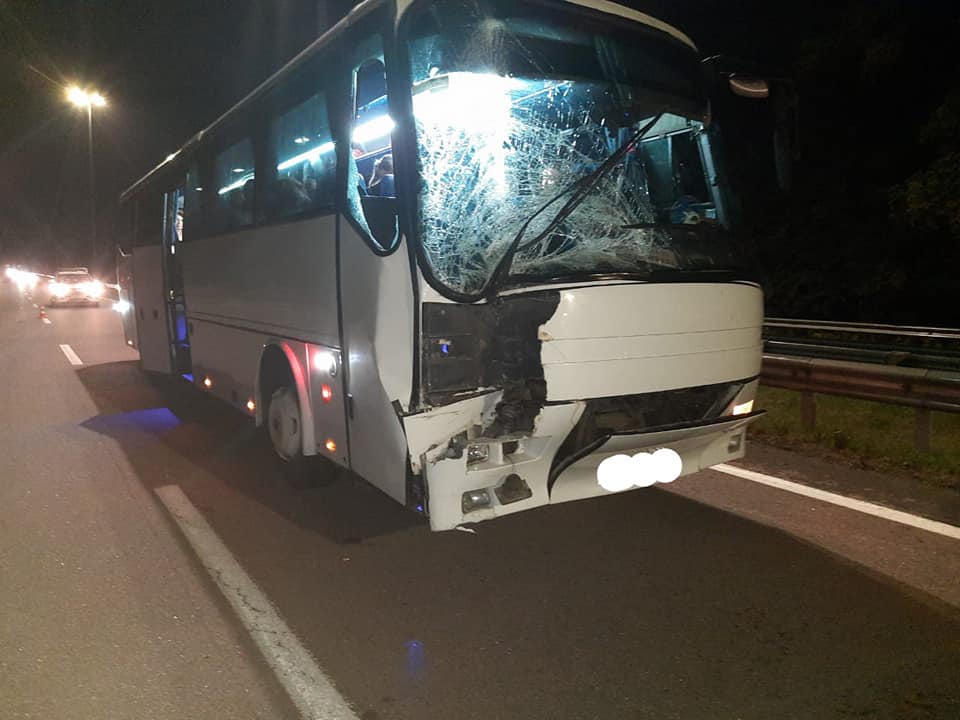 На трассе Киев-Чоп автобус с паломниками попал в аварию 
