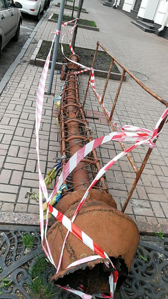 На Крещатине рухнул шпиль.Фото: Facebook/ Архитектура Украины.