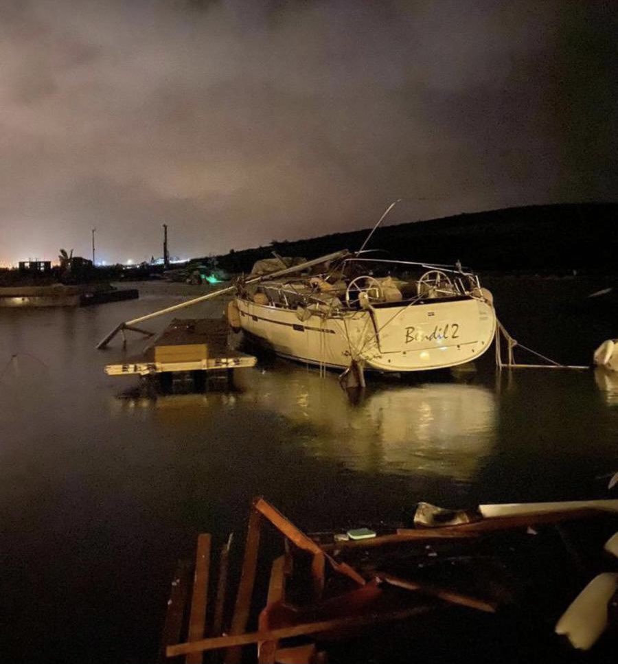 Торнадо и Измире. Фото: twitter.com/CeydaBC47