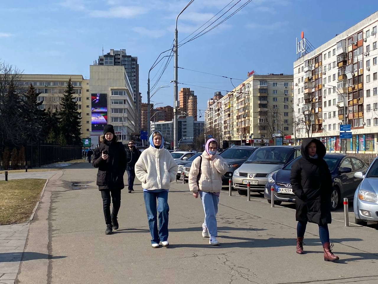 Только единицы ходят на улице в маске. Фото: Юлия Корзун, strana.ua