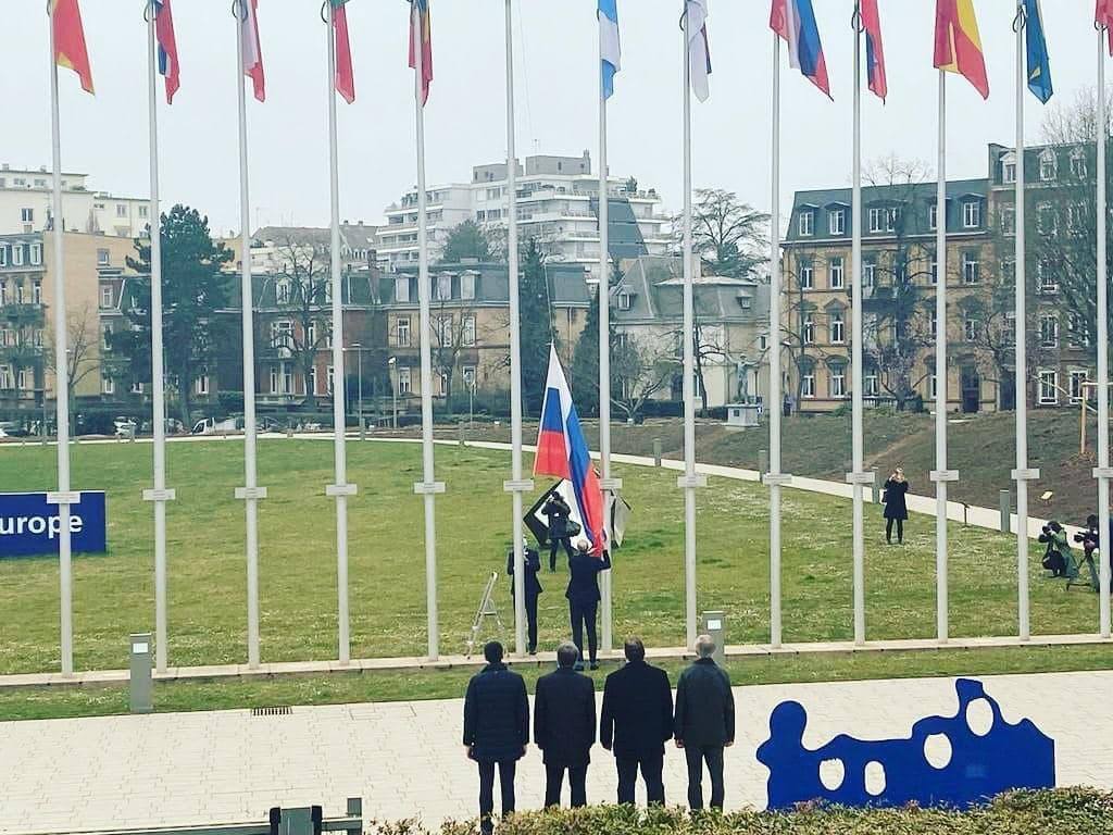Совет Европы спустил российский флаг