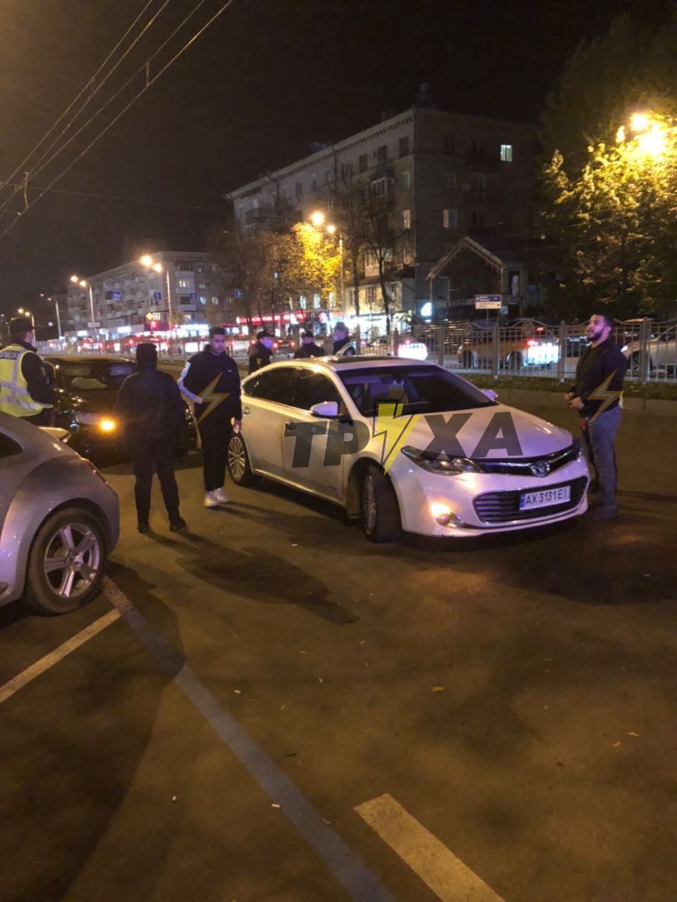 На проспекте Науки водитель сбил пешеходов на островке безопасности. Фото: Telegram-канал "Труха Харьков".