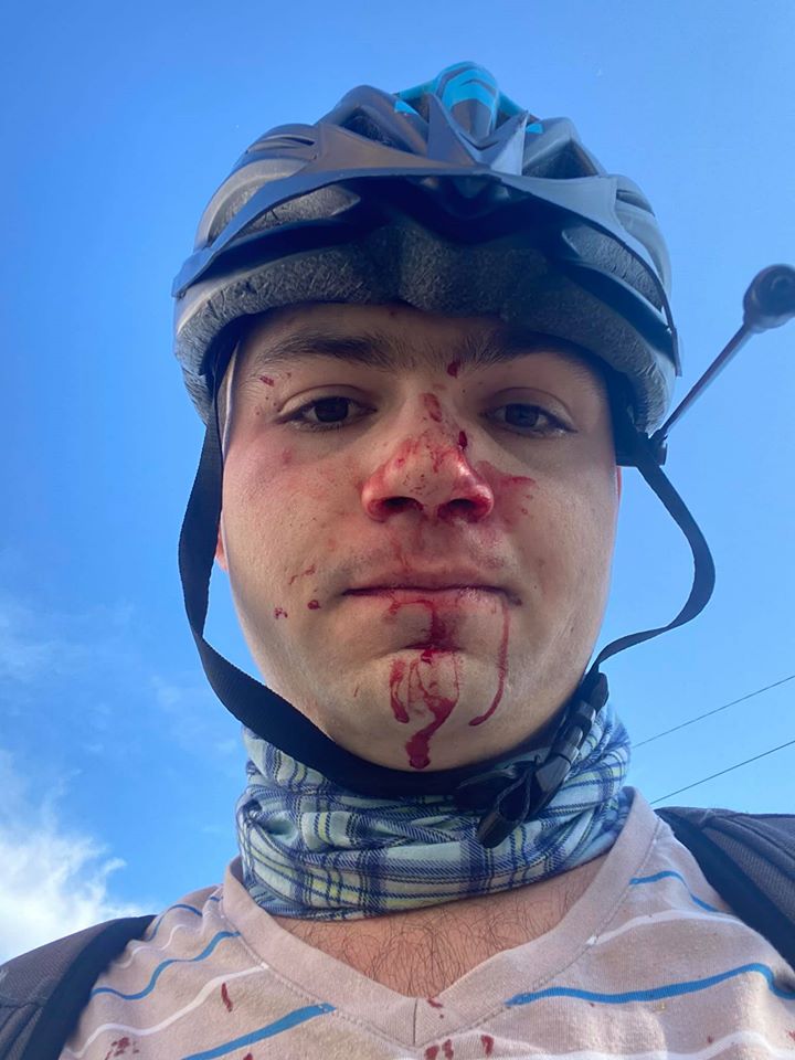 В Киеве выехавший на тротуар водитель избил велосипедиста, сделавшего ему замечание. Фото: Facebook / Виталий Павлюк
