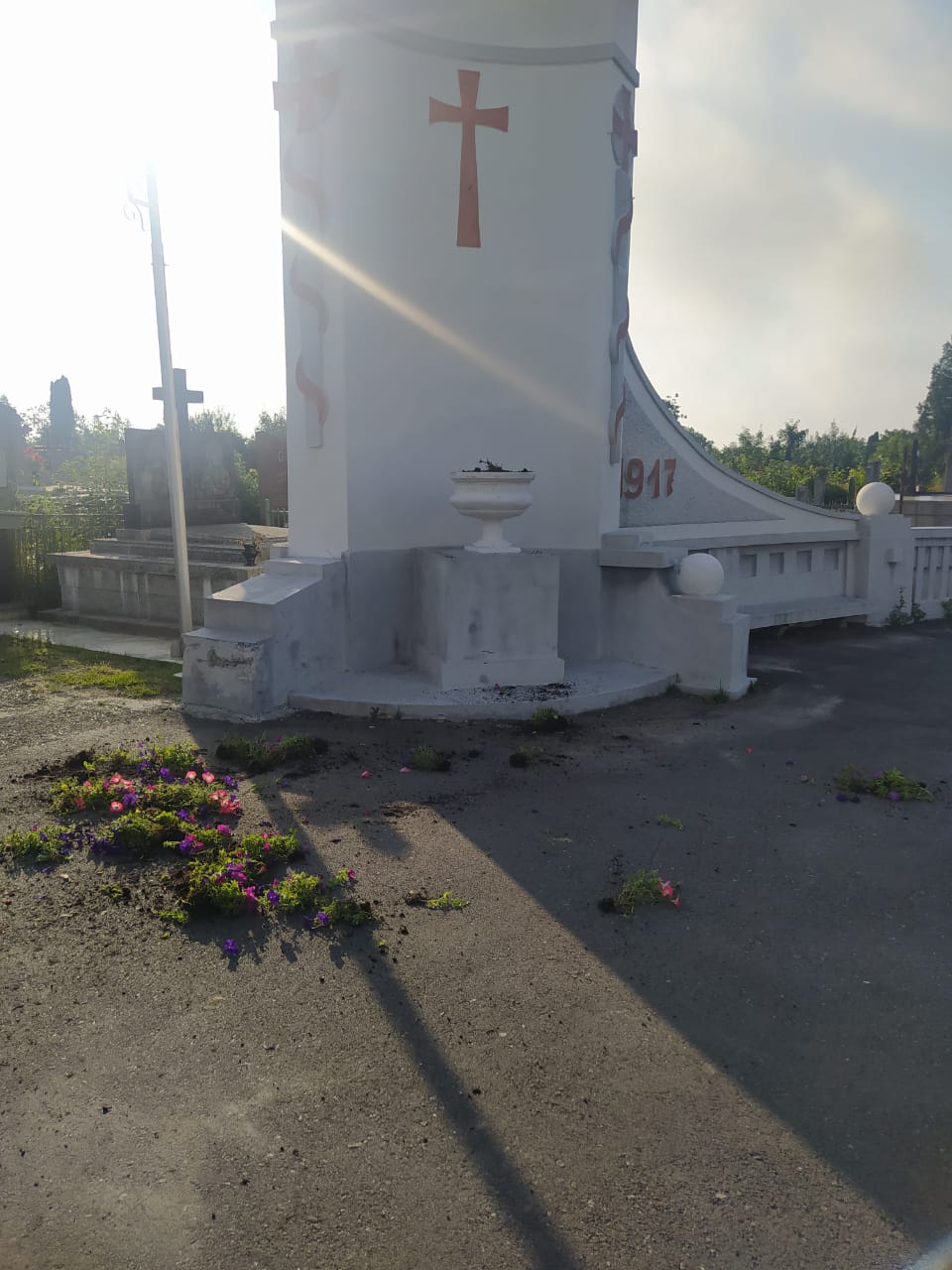 Во Львовской области молодой парень разрушил почти 60 могил Сечевых стрельцов. Скриншот из фейсбука Нацполиции
