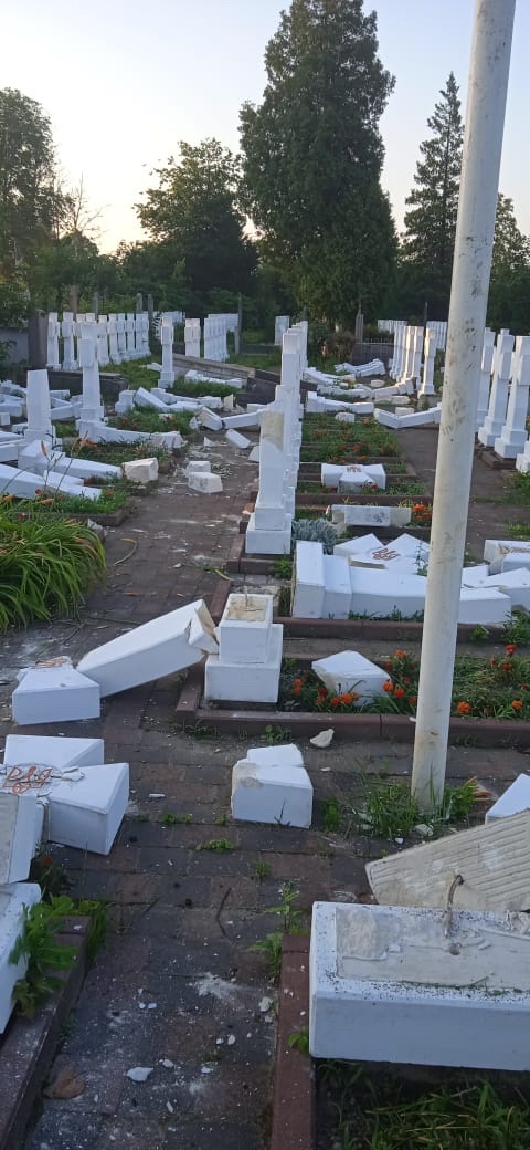 Во Львовской области молодой парень разрушил почти 60 могил Сечевых стрельцов. Скриншот из фейсбука Нацполиции