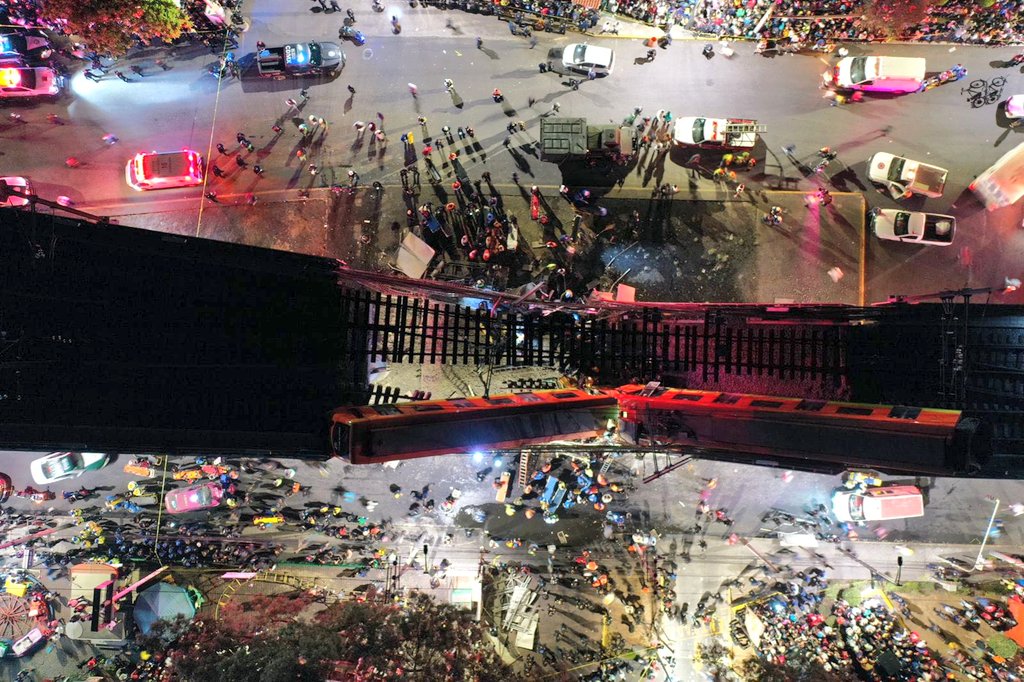 В Мехико обрушился метромост. Скриншот из твиттера