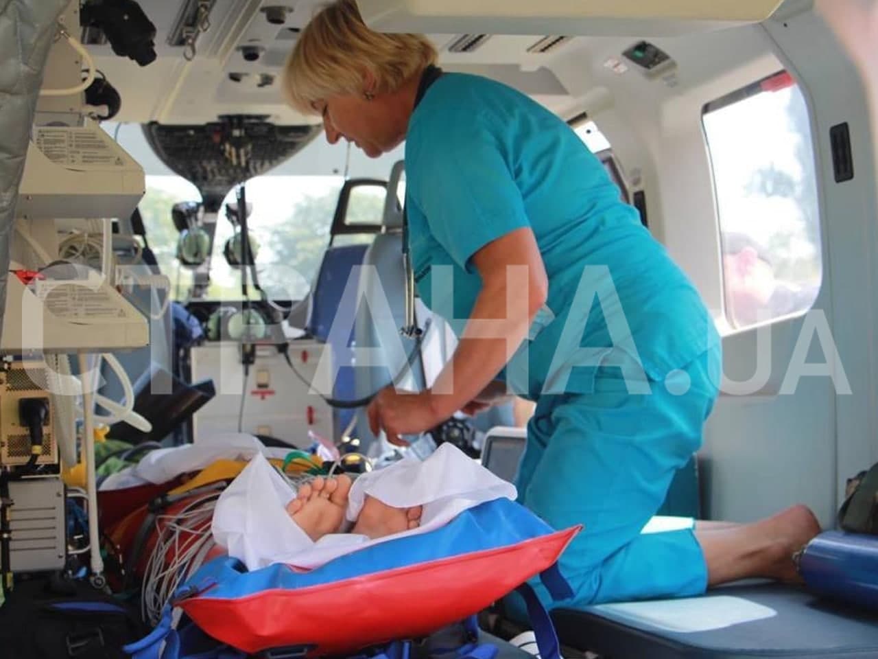 Мальчика на вертолете перевезли в больницу Киева