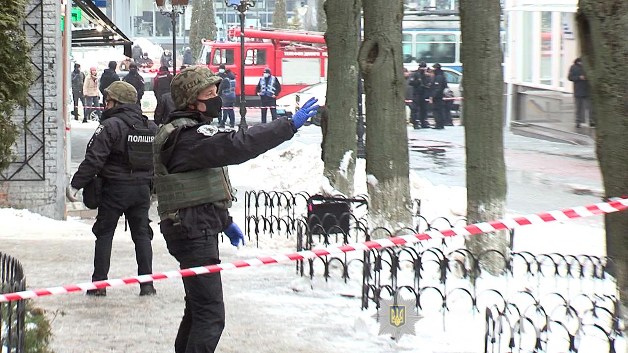 Фото: сотрудники полиции осмотрели место происшествия в Виннице