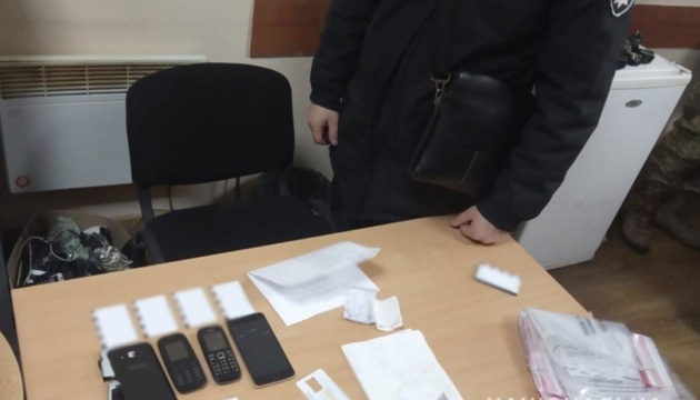 При обыске в СИЗО полицейские обнаружили и изъяли мобильные телефоны