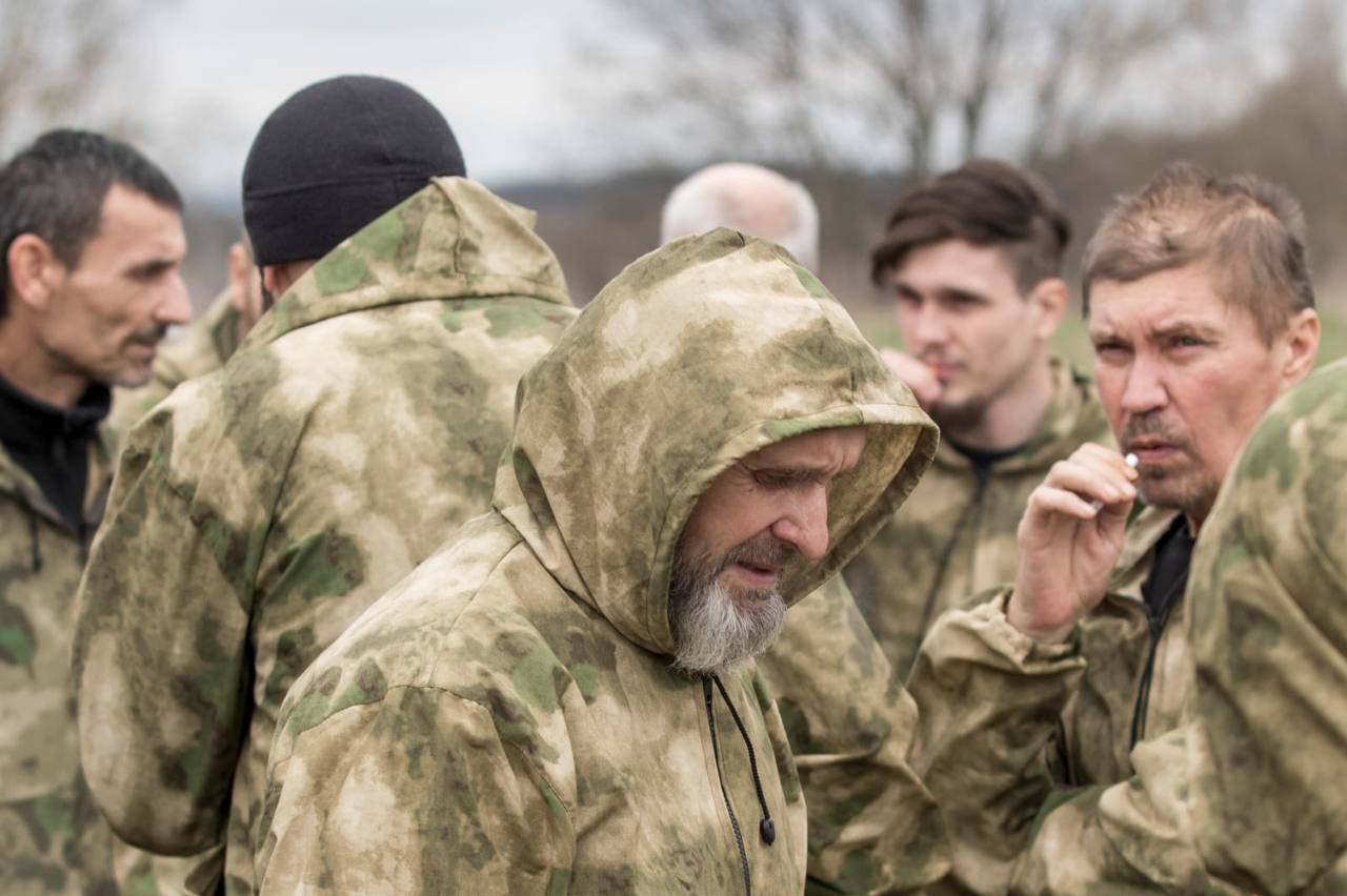 Украинские военные вернулись домой из плена