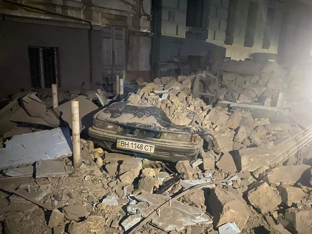 Разрушения в Одессе в результате удара по городу