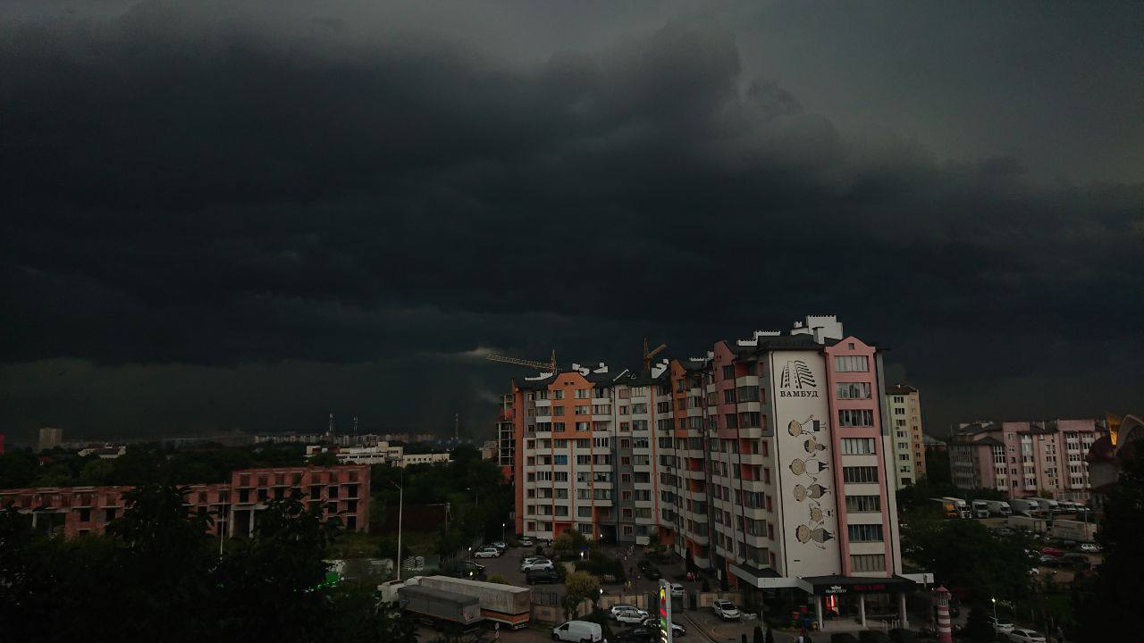 На Ивано-Франковск надвигается буря