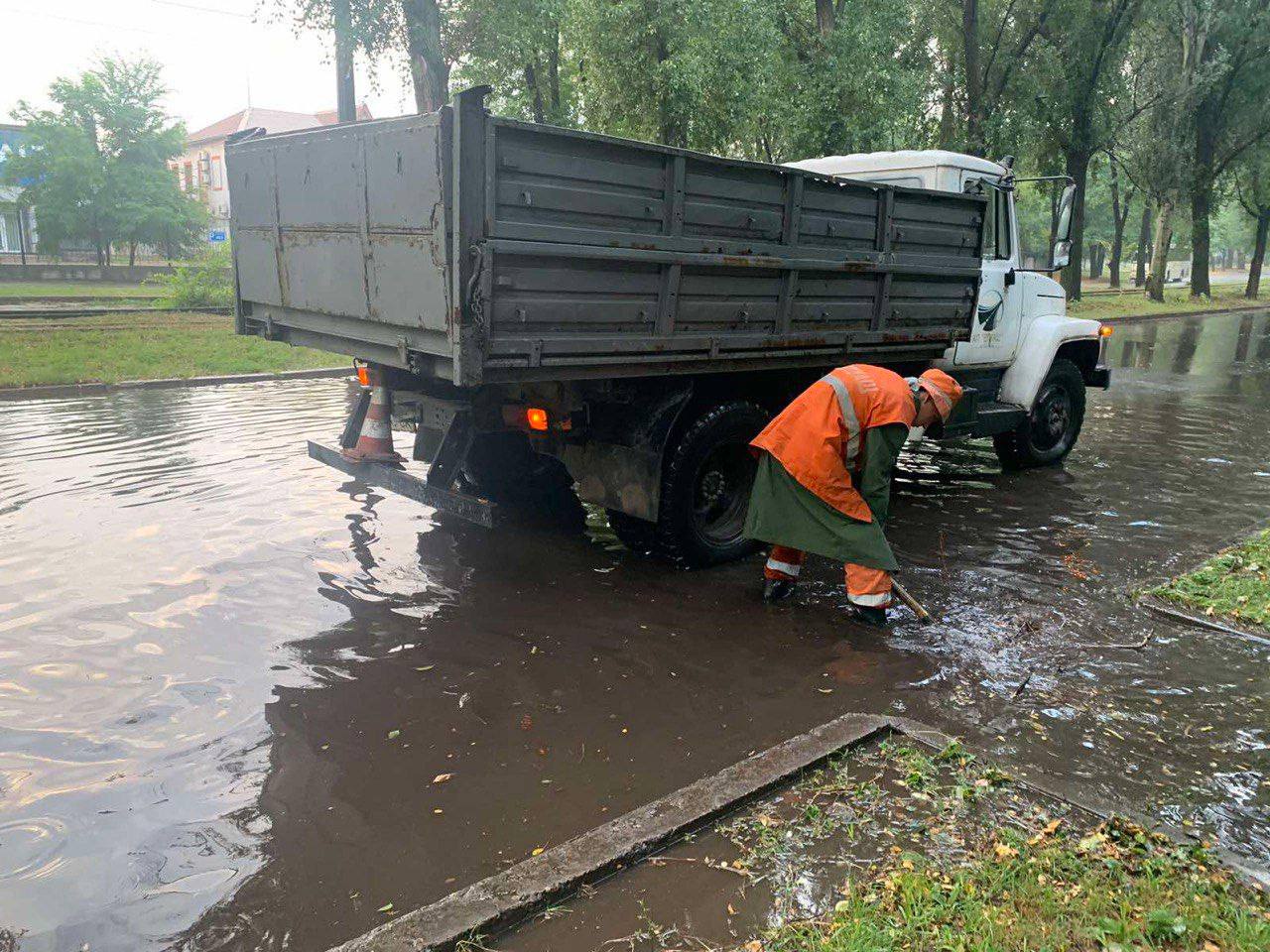 Запорожье накрыло непогодой