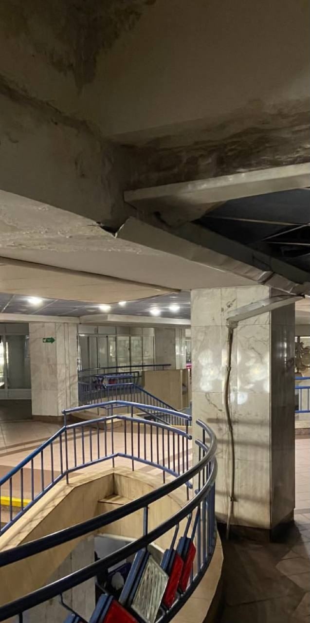 Фото протекающей станции метро