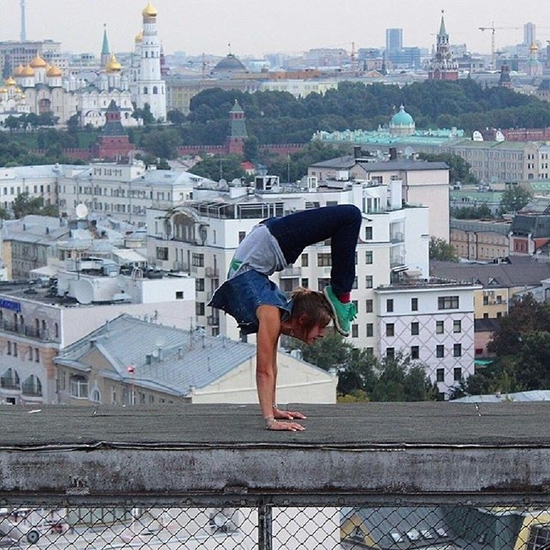 И вновь акробатические этюды... Как такое возможно? - спрашивают Ангелину в соцсетях
Фото: @angela_nikolau